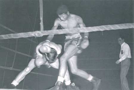 Ray_Robinson_Golden_Gloves